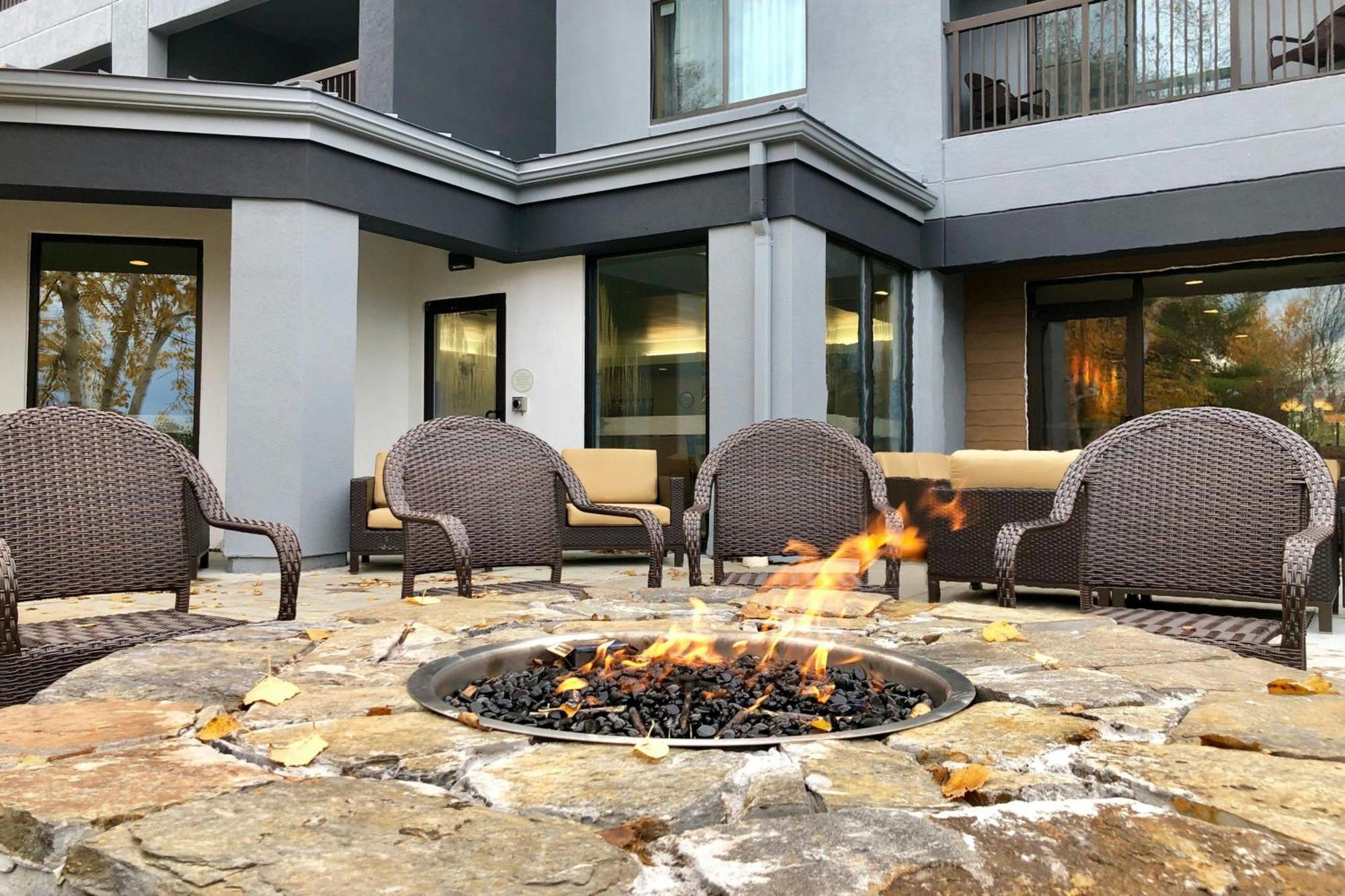Hotel Courtyard Burlington Williston Extérieur photo